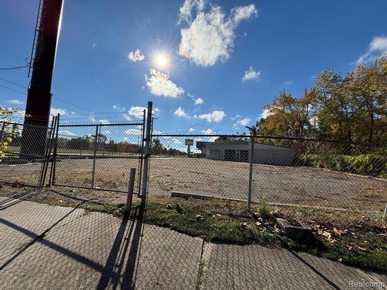 17245 Telegraph Rd, Detroit, MI à louer - Photo du bâtiment - Image 2 de 5