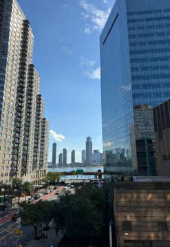 593 1st Ave, New York, NY à vendre - Photo du bâtiment - Image 3 de 3