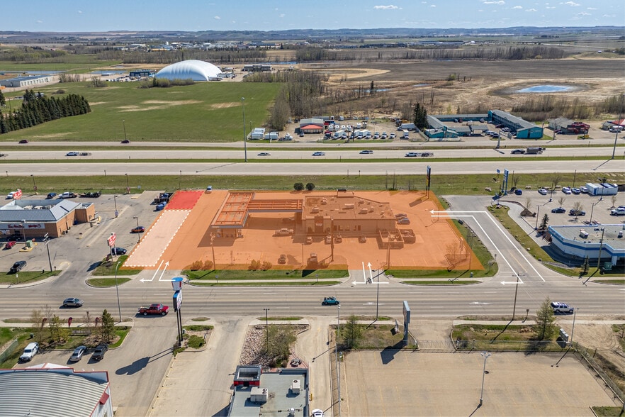 135 Leva Ave, Red Deer County, AB for sale - Primary Photo - Image 1 of 7