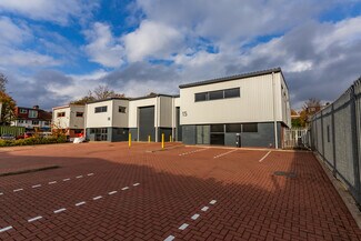 Plus de détails pour St Johns Rd, Isleworth - Industriel à louer