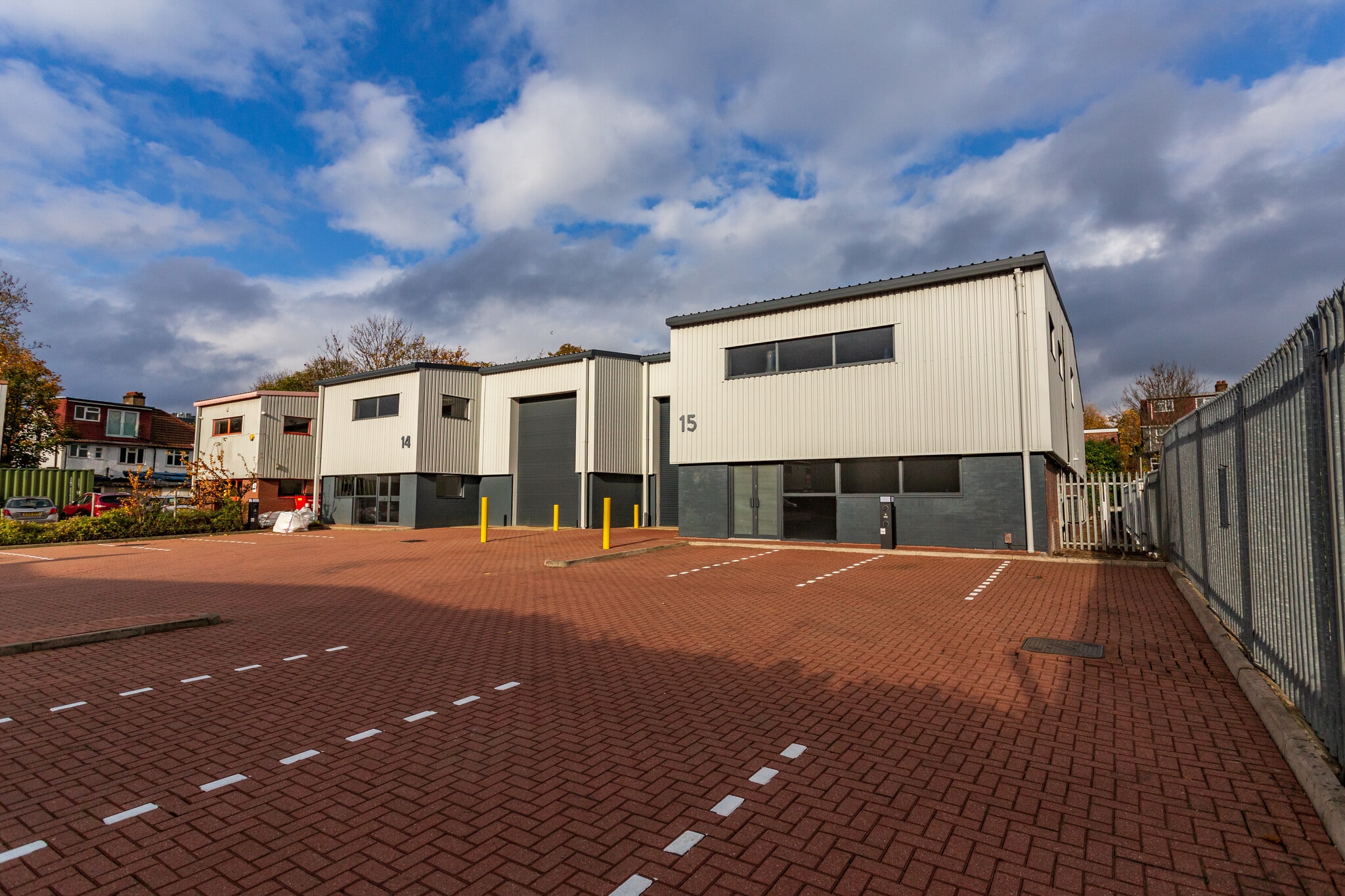 St Johns Rd, Isleworth for lease Primary Photo- Image 1 of 5