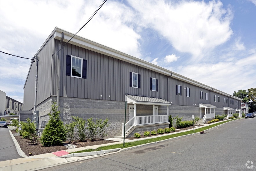 633 Pierce Ave, Linden, NJ à louer - Photo du bâtiment - Image 3 de 6