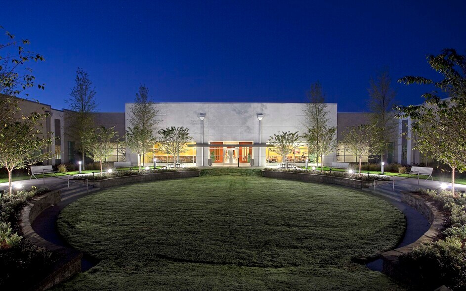 530 Great Circle Rd, Nashville, TN for sale - Building Photo - Image 3 of 10