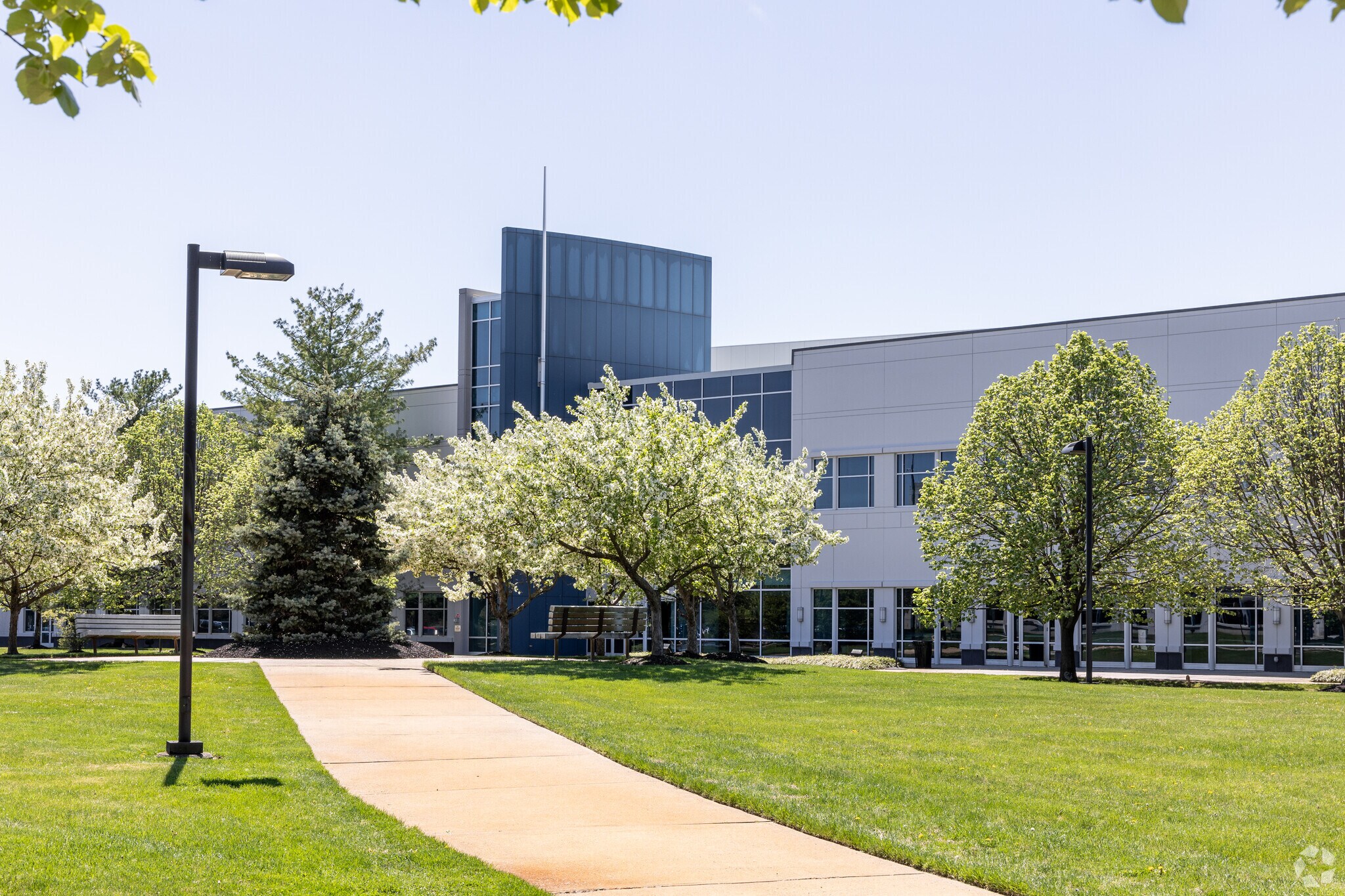 2000 Bishop's Gate Blvd, Mount Laurel, NJ à louer Photo principale- Image 1 de 13