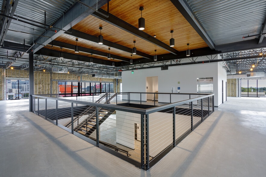 915 5th Ave S, Nashville, TN for lease - Interior Photo - Image 2 of 4