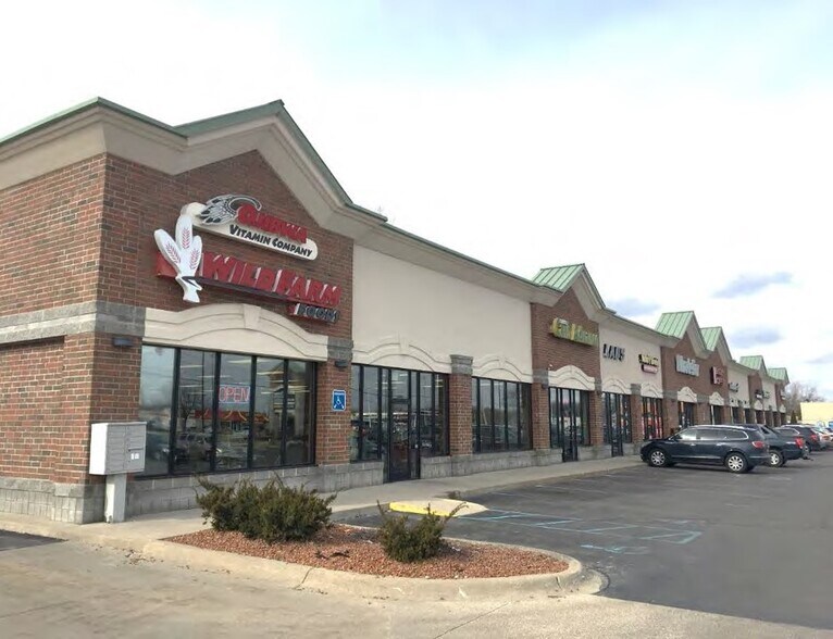 2456 S Center Rd, Burton, MI à louer - Photo du bâtiment - Image 3 de 19