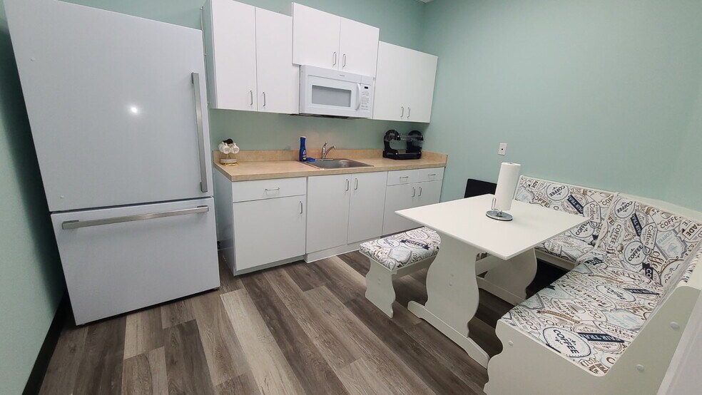 17020 County Line Rd, Spring Hill, FL à louer - Photo du bâtiment - Image 3 de 8