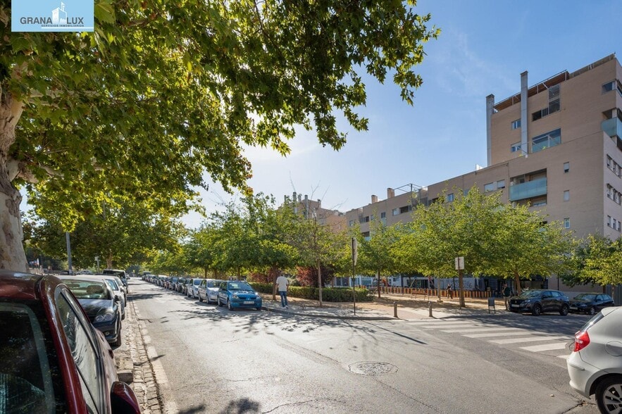 Plaza Catedrática Asunción Linares, 1, Granada, Granada for sale - Building Photo - Image 2 of 44