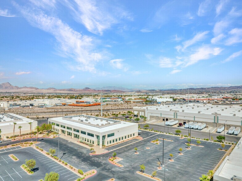 140 N Stephanie St, Henderson, NV à louer - Photo du bâtiment - Image 3 de 3