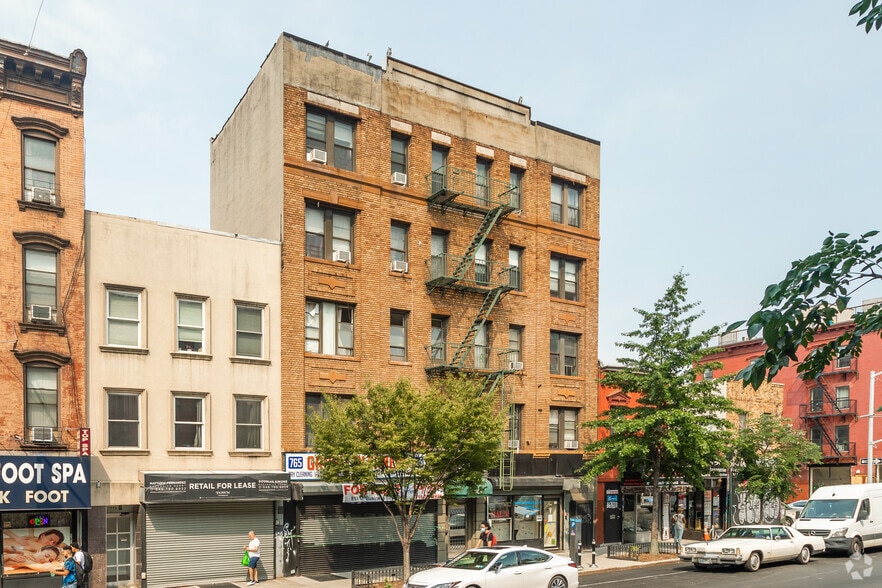 765 Grand St, Brooklyn, NY for sale - Building Photo - Image 2 of 2