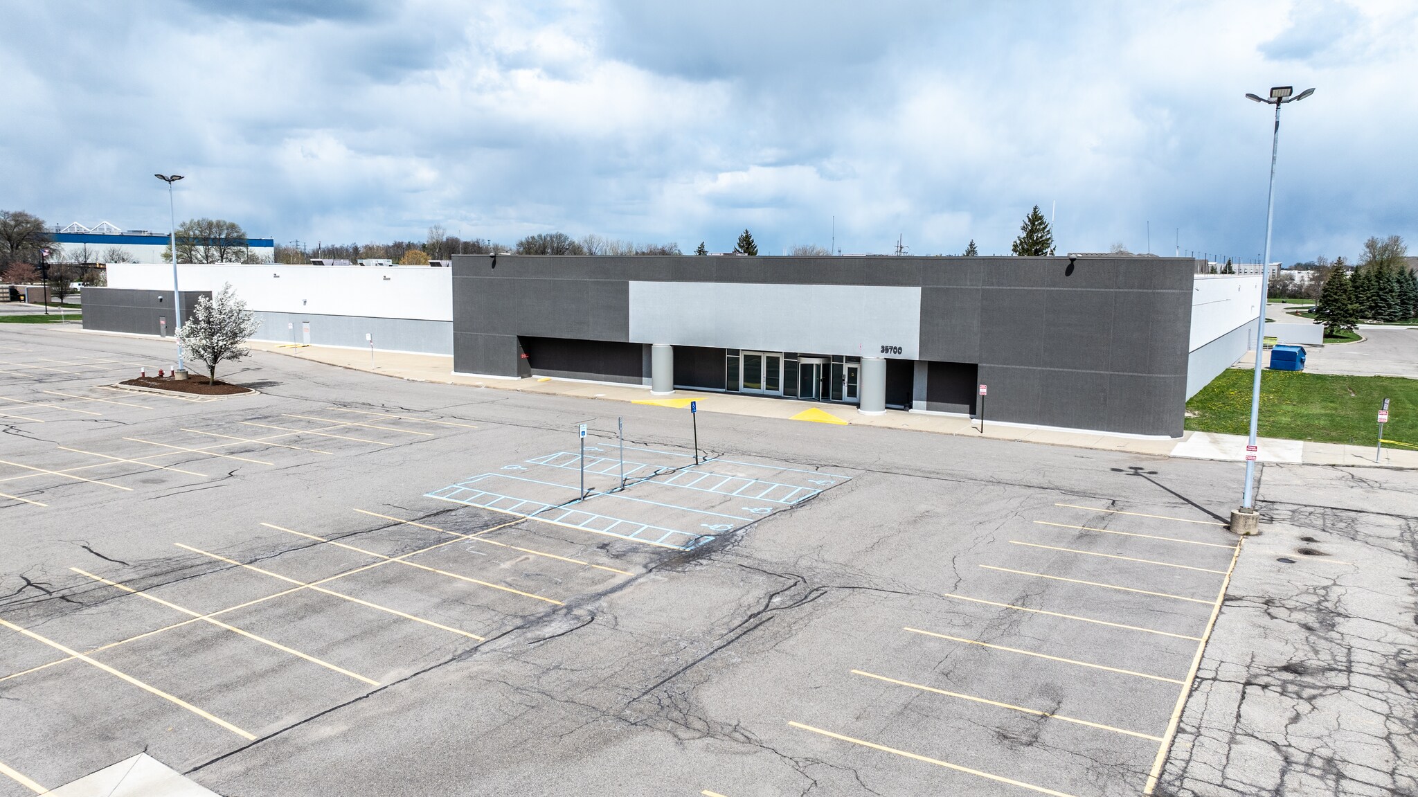 35700 Van Dyke Ave, Sterling Heights, MI for lease Building Photo- Image 1 of 27