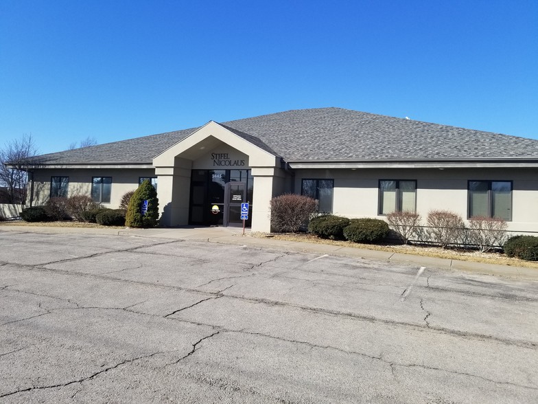 2445 SW Wanamaker Rd, Topeka, KS for lease - Building Photo - Image 1 of 6