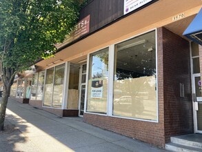 3570-3584 E Hastings St, Vancouver, BC à louer Photo du bâtiment- Image 2 de 10