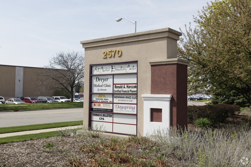 2570 Foxfield Rd, St Charles, IL for lease - Building Photo - Image 1 of 2