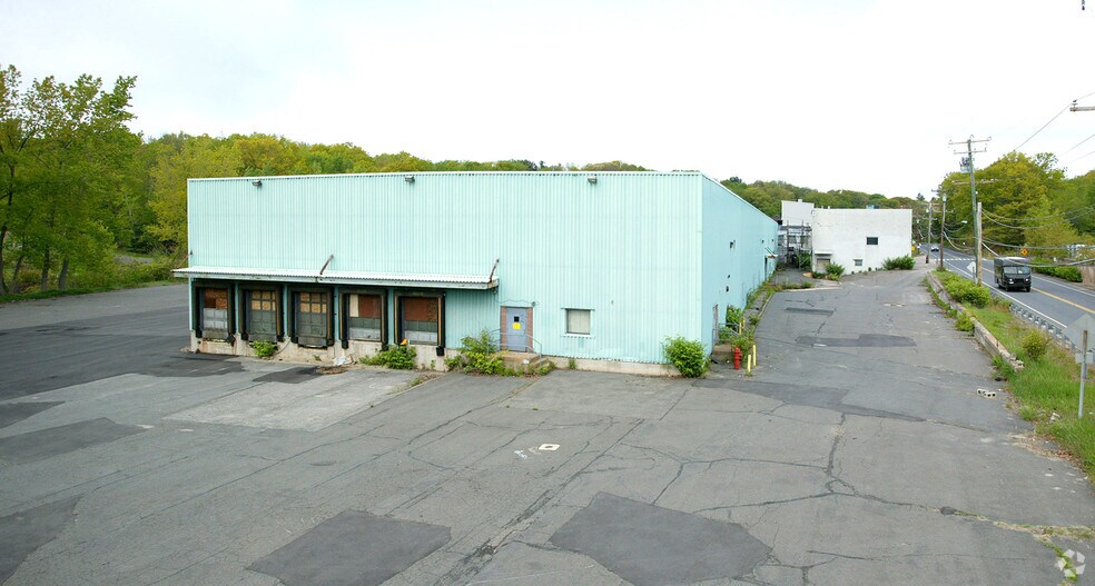 100 S Riverside Ave, Terryville, CT à vendre - Photo du bâtiment - Image 1 de 1