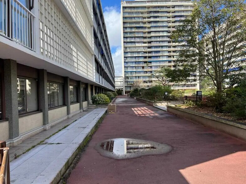 35 Rue Des Longs Prés, Boulogne-Billancourt for lease - Building Photo - Image 2 of 13