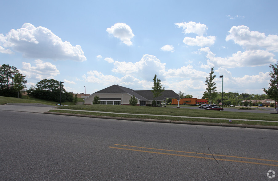 Kemper Meadow Ln, Forest Park, OH à vendre - Photo du b timent - Image 1 de 2