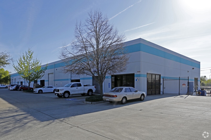 3000 Academy Way, Sacramento, CA à louer - Photo principale - Image 1 de 2