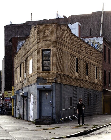 373 S 1st St, Brooklyn, NY à vendre - Photo du bâtiment - Image 2 de 28