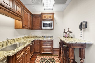 101 Simonton St, Conroe, TX for lease Interior Photo- Image 2 of 12