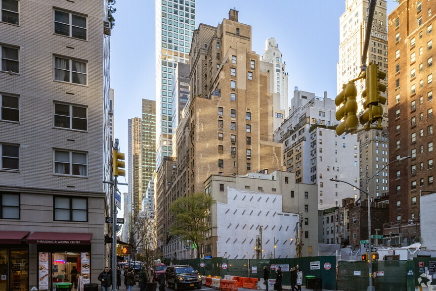 111 E 56th St, New York, NY à vendre - Photo principale - Image 1 de 1