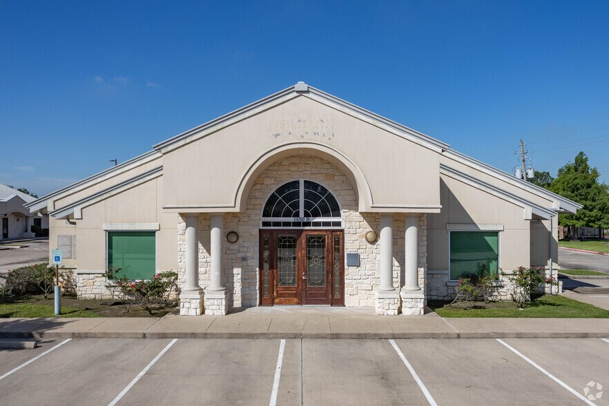 1650 E Winding Way Dr, Friendswood, TX à louer - Photo du bâtiment - Image 3 de 5