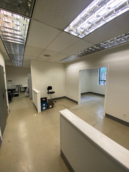 45 Kensico Dr, Mount Kisco, NY for lease - Building Photo - Image 2 of 5