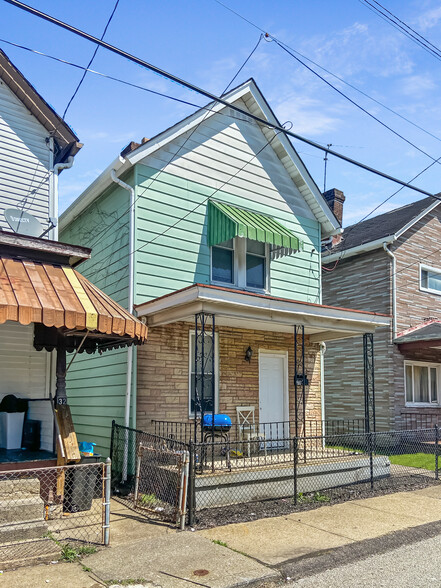 30 Erwin St, Duquesne, PA à vendre - Photo principale - Image 1 de 1