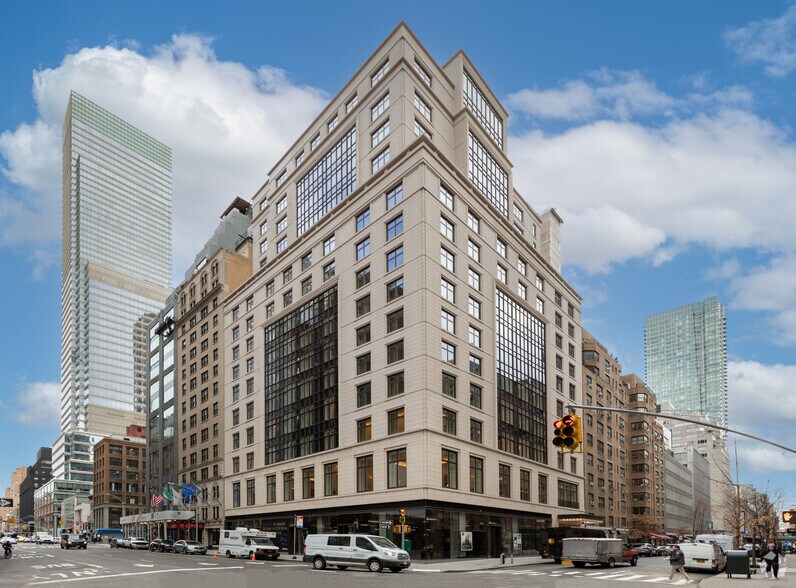 685 Lexington Ave, New York, NY à louer - Photo du bâtiment - Image 2 de 6