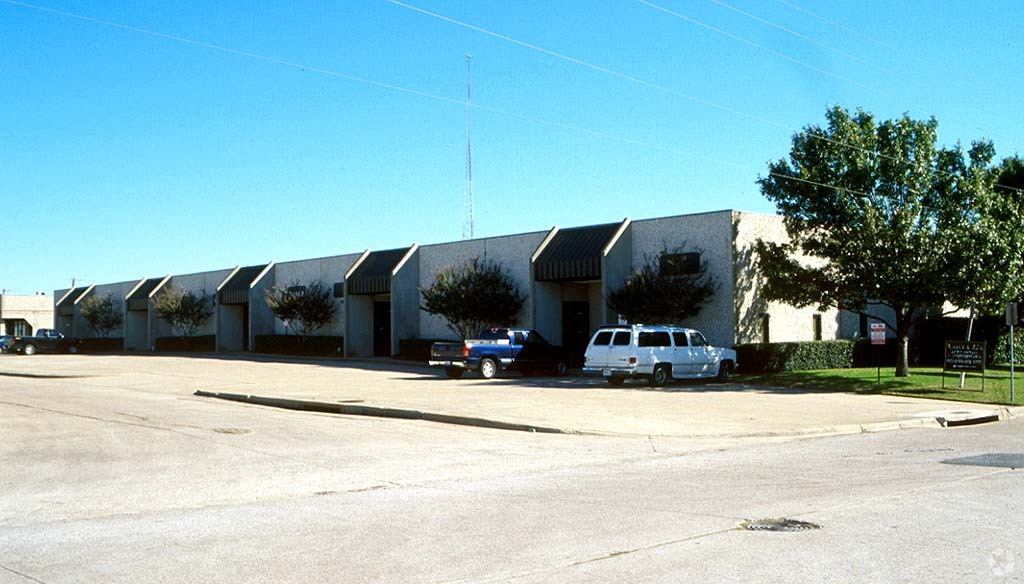 13500-13520 Vargon St, Dallas, TX for lease Primary Photo- Image 1 of 7