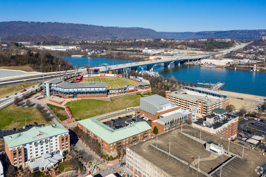 215 Chestnut St, Chattanooga, TN for sale - Aerial - Image 2 of 4
