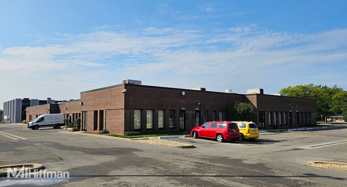 825 N Cass Ave, Westmont, IL à louer Photo du bâtiment- Image 1 de 10