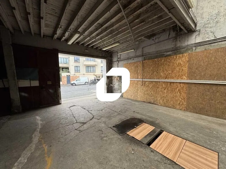 Flex in Vanves for lease - Building Photo - Image 1 of 12