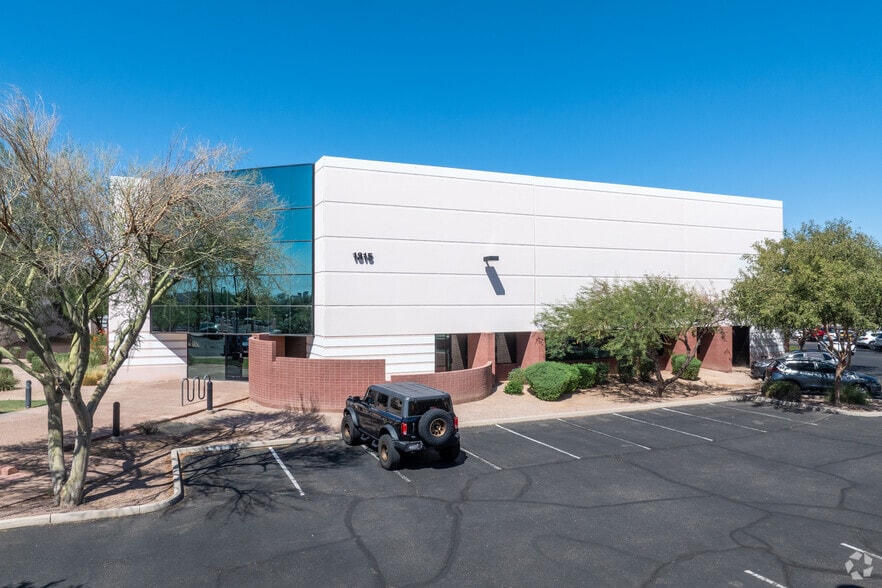 1315 W Drivers Way, Tempe, AZ à louer - Photo du bâtiment - Image 3 de 20