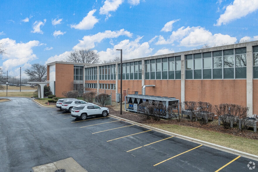 810 Jorie Blvd, Oak Brook, IL for lease - Primary Photo - Image 1 of 7
