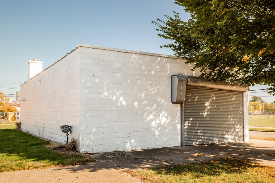 2200 Vermont St, Detroit, MI for sale - Building Photo - Image 2 of 5