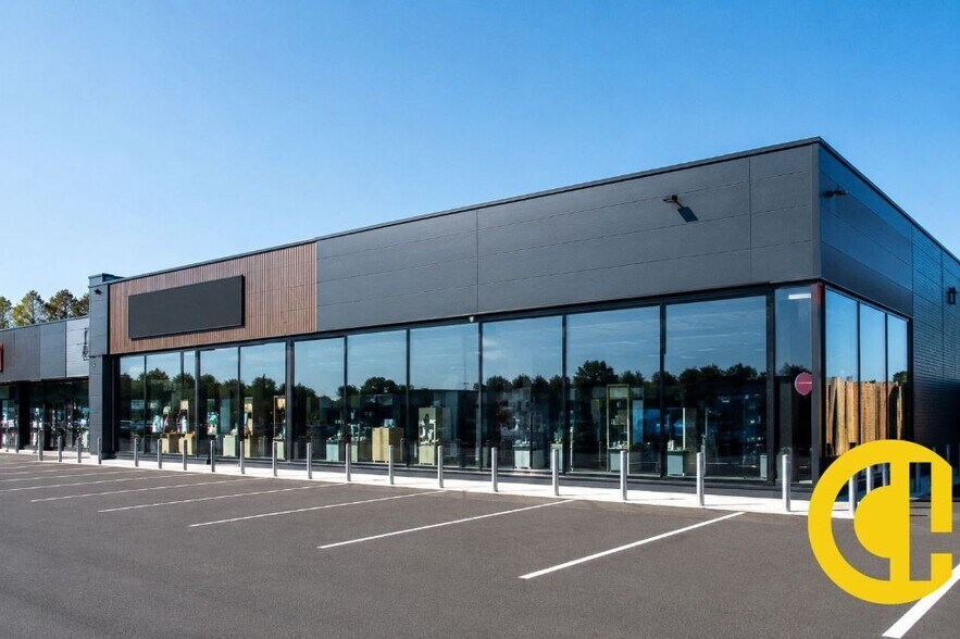 Retail in Annecy for sale - Building Photo - Image 1 of 1