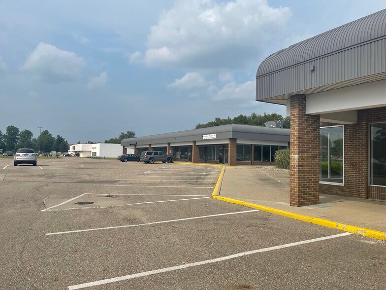 111-281 US 131, Three Rivers, MI à louer - Photo du bâtiment - Image 3 de 29