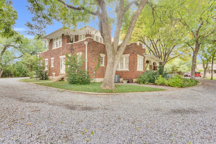 508 S 9th St, Midlothian, TX à louer - Photo du bâtiment - Image 3 de 31