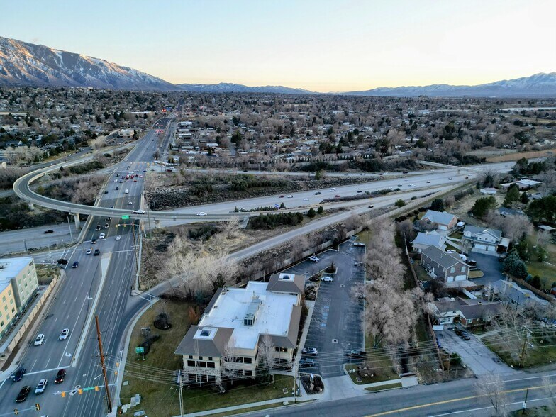 1996 E 6400 S, Salt Lake City, UT à louer - Photo du bâtiment - Image 2 de 12
