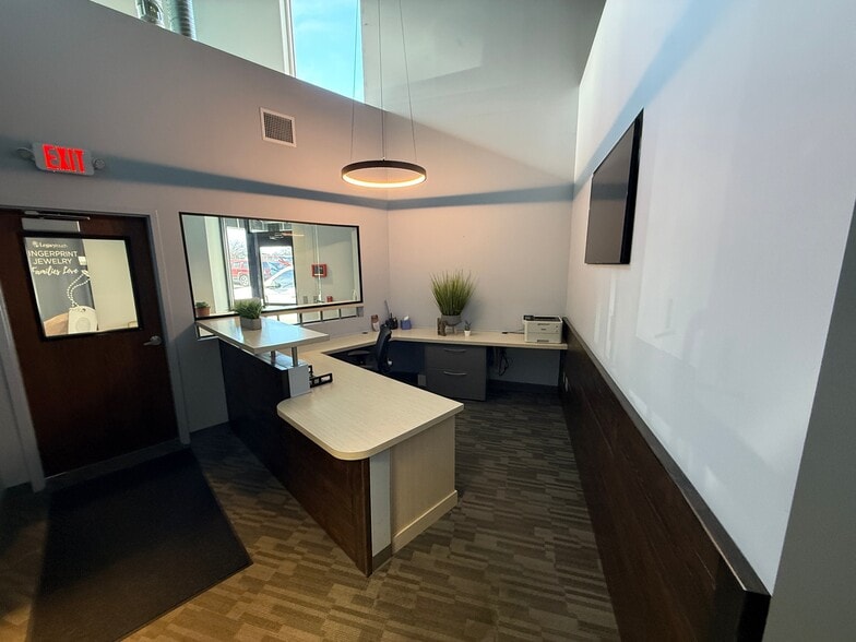 801 NW Commerce Dr, Lee's Summit, MO à vendre - Photo du bâtiment - Image 3 de 4