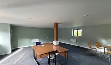 Crays Ln, Pulborough for lease Interior Photo- Image 2 of 5