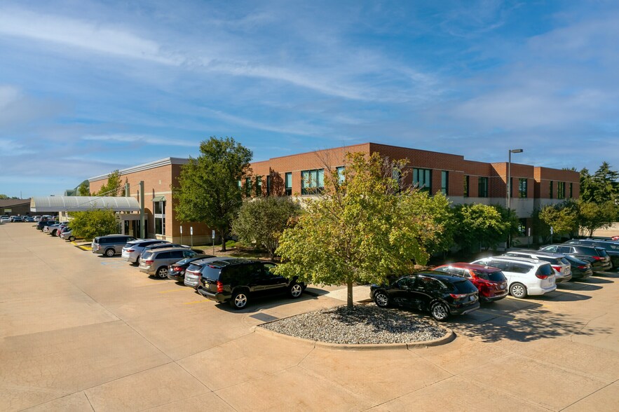 43475 Dalcoma Dr, Clinton Township, MI for sale - Building Photo - Image 1 of 24