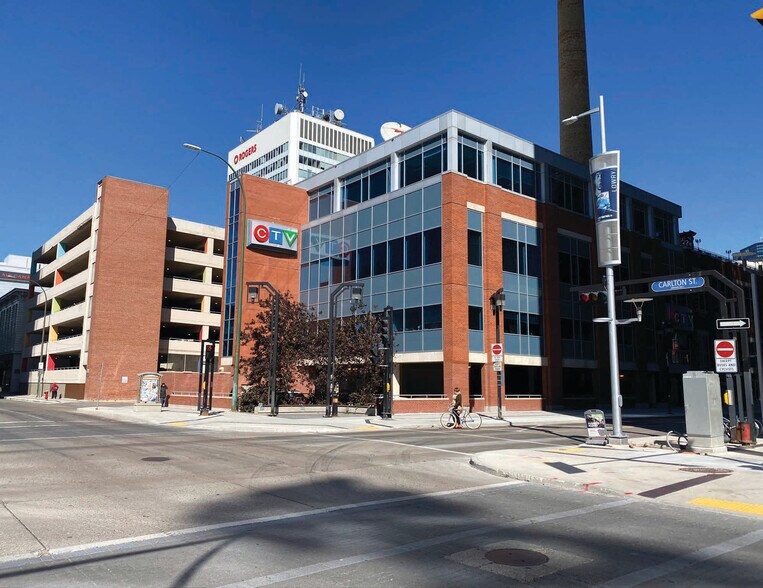 345 Graham Av, Winnipeg, MB à louer - Photo principale - Image 1 de 14