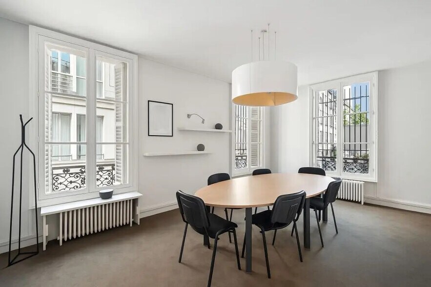 11 Rue Chateaubriand, Paris à louer - Photo du bâtiment - Image 1 de 9