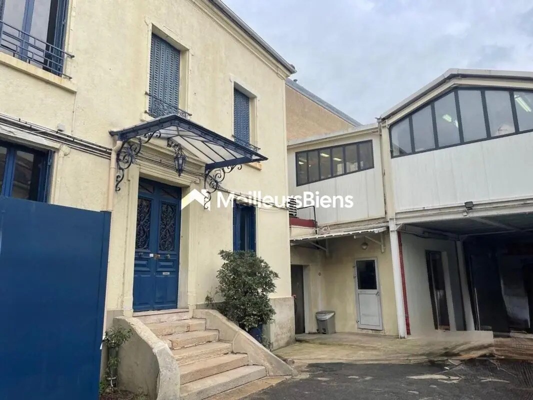 Flex in Montreuil for sale Building Photo- Image 1 of 13