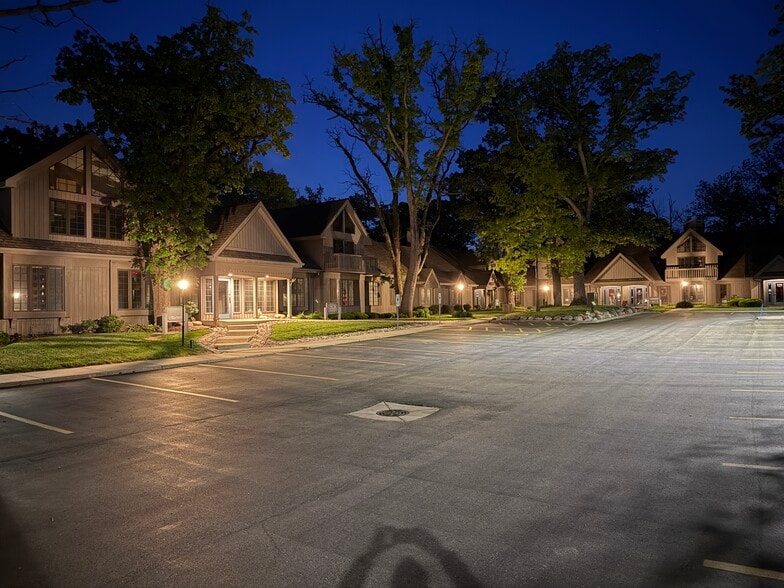 475 W Terra Cotta Ave, Crystal Lake, IL for lease - Building Photo - Image 3 of 23