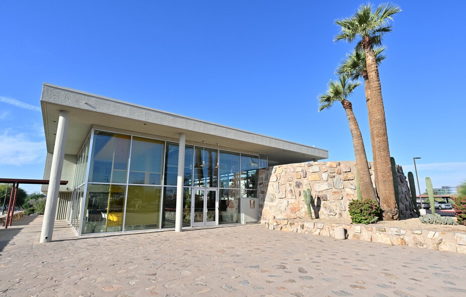 5001 E Washington St, Phoenix, AZ for sale - Building Photo - Image 3 of 7