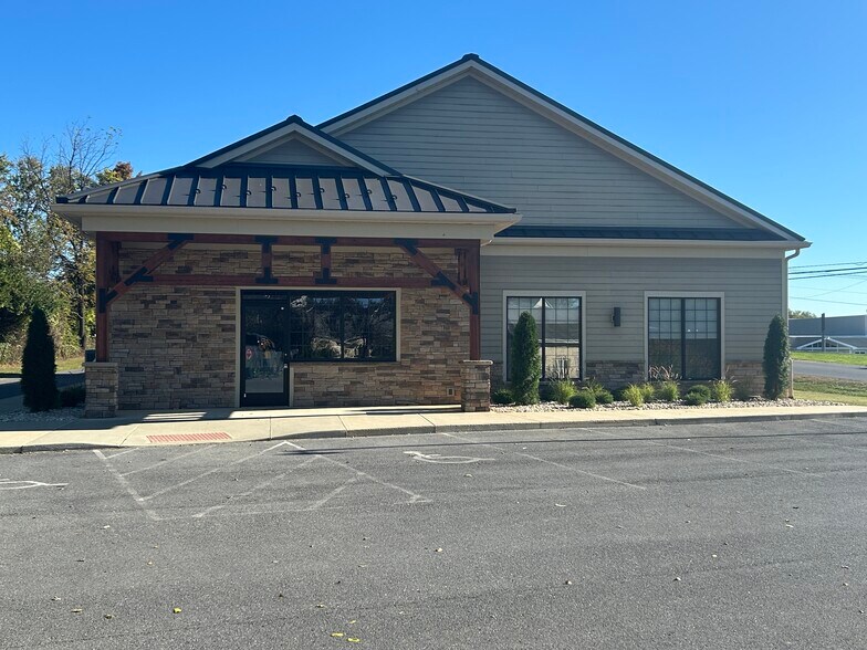 127 Crimson Cir, Martinsburg, WV à louer - Photo du bâtiment - Image 2 de 26