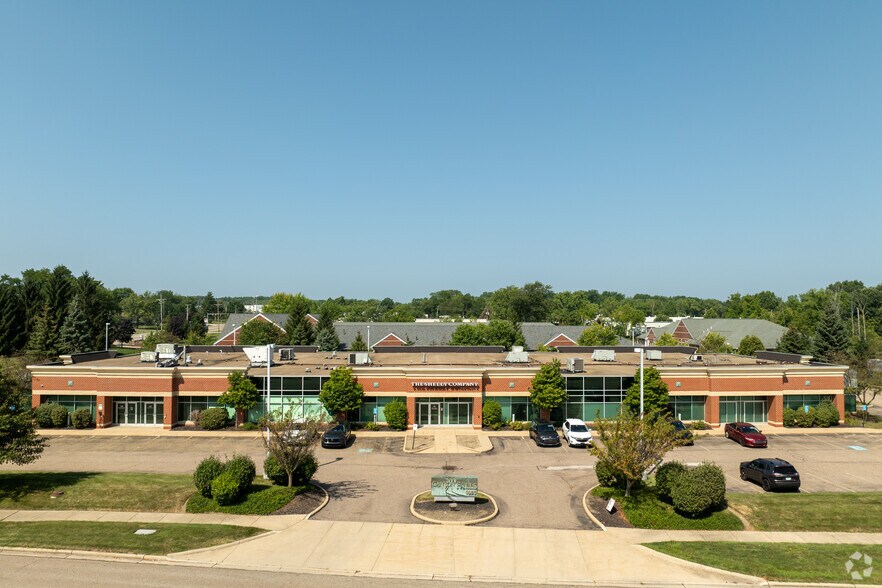 8920 Canyon Falls Blvd, Twinsburg, OH à louer - Photo du bâtiment - Image 3 de 11